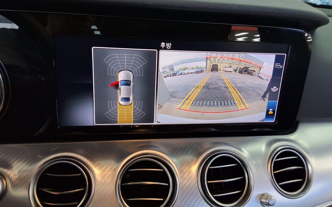 MERCEDES-BENZ E-CLASS (5TH GEN) E250 AVANTGARDE 2020 - zdjęcie 19