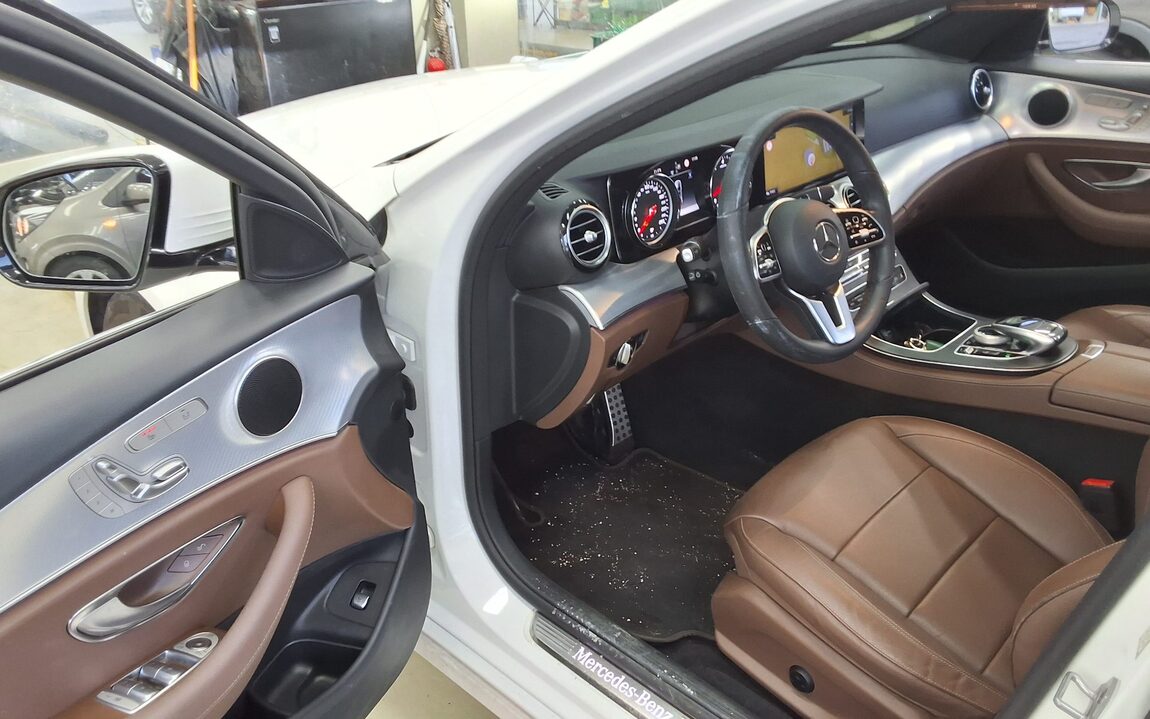 MERCEDES-BENZ E-CLASS (5TH GEN) E250 AVANTGARDE 2020 - zdjęcie 10