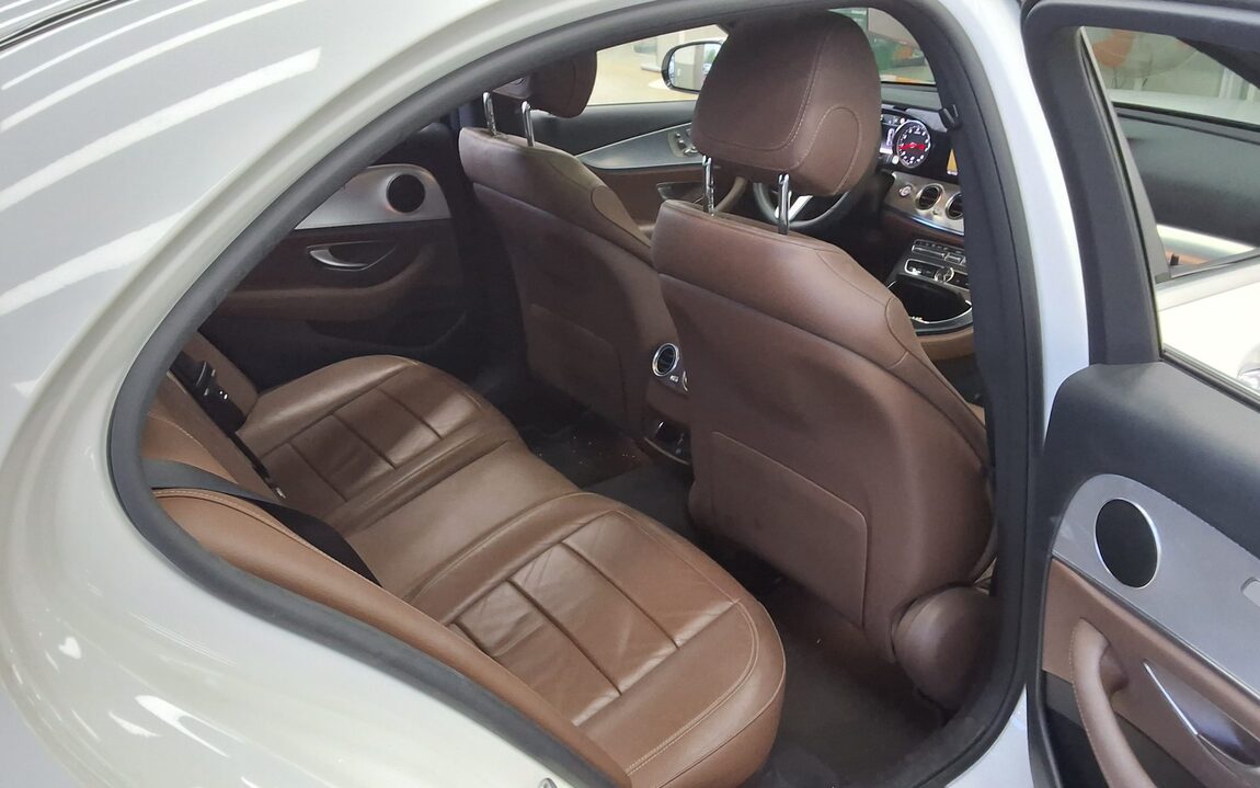 MERCEDES-BENZ E-CLASS (5TH GEN) E250 AVANTGARDE 2020 - zdjęcie 13