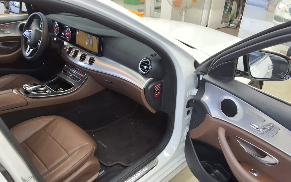 MERCEDES-BENZ E-CLASS (5TH GEN) E250 AVANTGARDE 2020 - zdjęcie 14