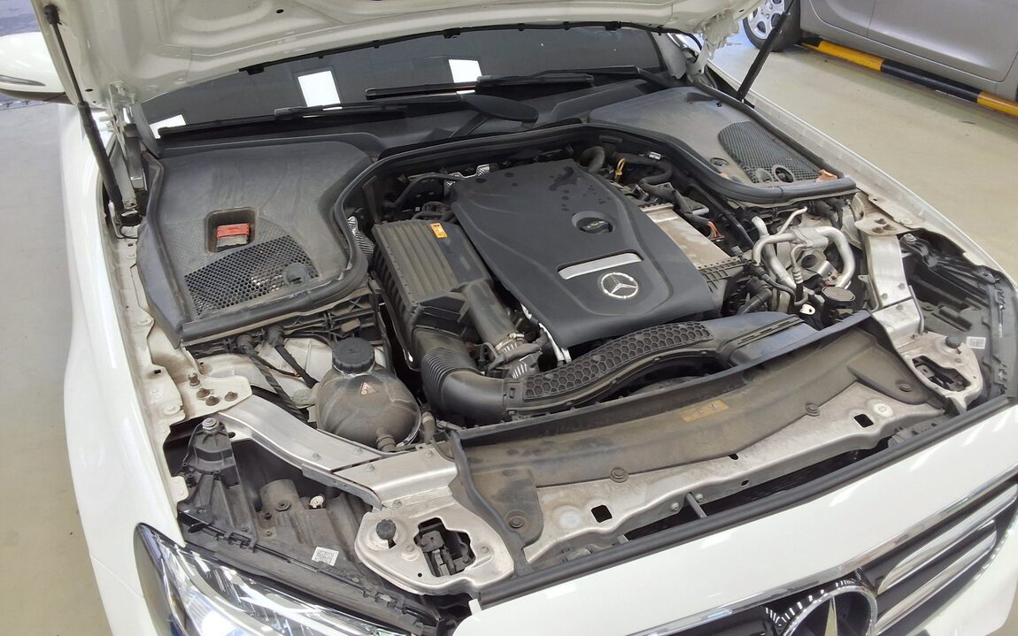 MERCEDES-BENZ E-CLASS (5TH GEN) E250 AVANTGARDE 2020 - zdjęcie 22
