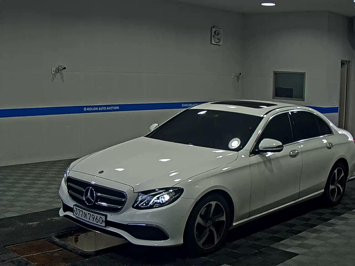 MERCEDES-BENZ E-CLASS (5TH GEN) E250 AVANTGARDE 2020 - zdjęcie 2