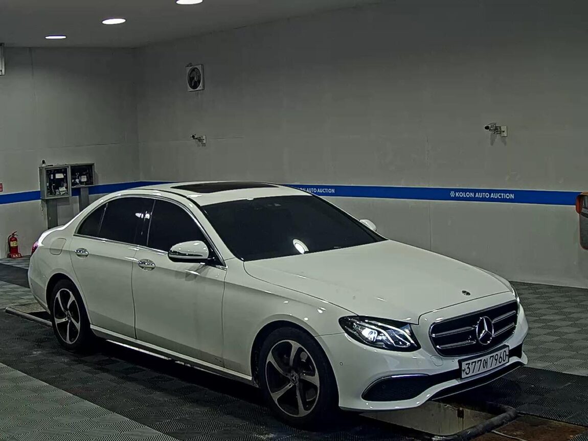 MERCEDES-BENZ E-CLASS (5TH GEN) E250 AVANTGARDE 2020 - zdjęcie 3