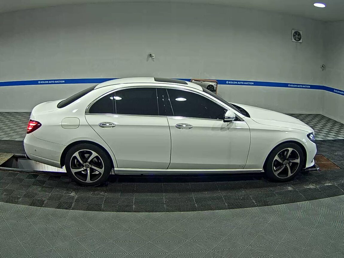 MERCEDES-BENZ E-CLASS (5TH GEN) E250 AVANTGARDE 2020 - zdjęcie 4