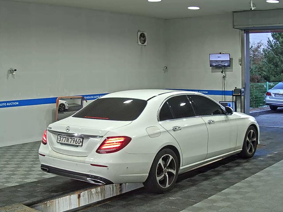MERCEDES-BENZ E-CLASS (5TH GEN) E250 AVANTGARDE 2020 - zdjęcie 5