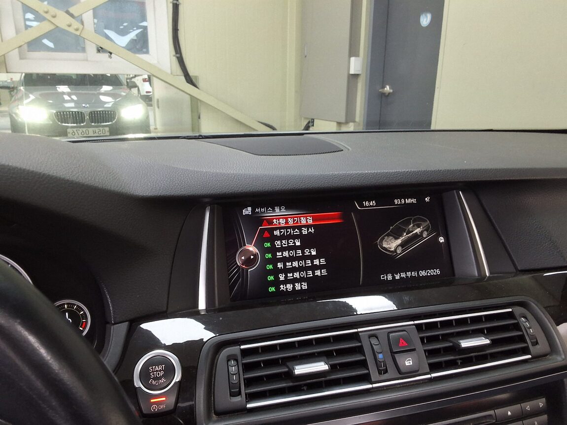 BMW 5 SERIES (6TH GEN) 528i xDRIVE M AERODYNAMIC 2016 - zdjęcie 26