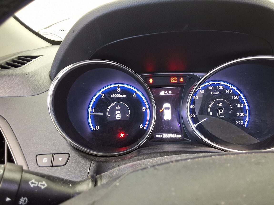 HYUNDAI NEW TUCSON ix DIESEL R2.0 2WD PREMIUM 2014 - zdjęcie 9