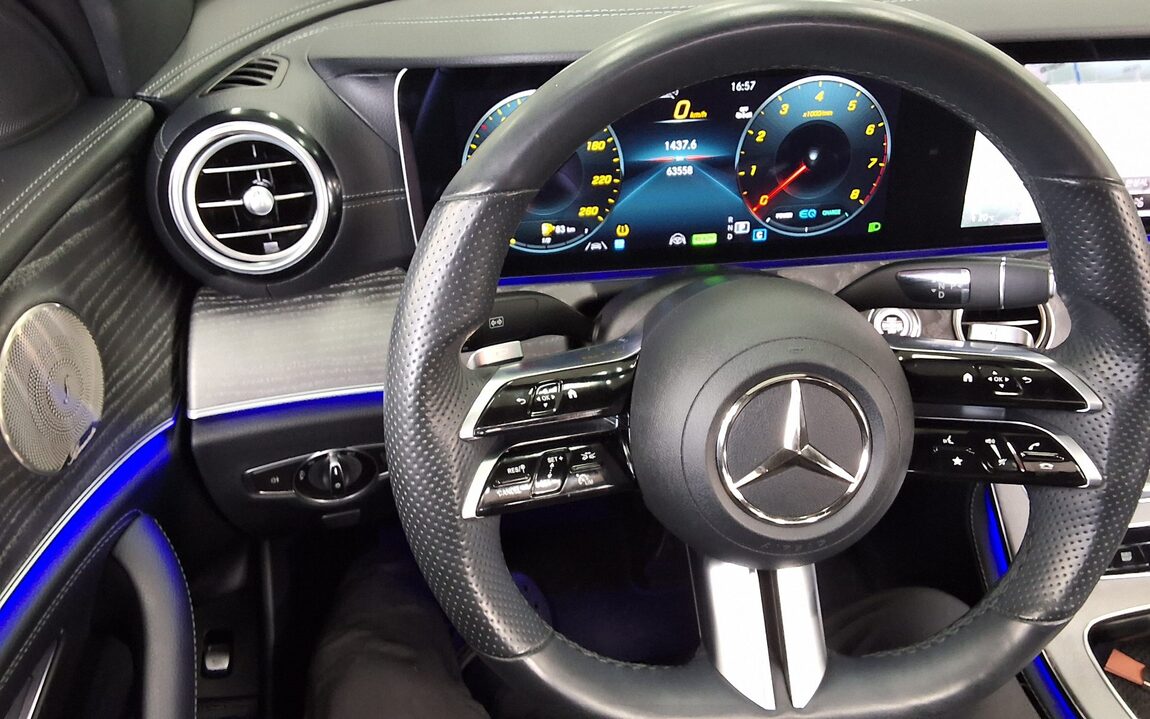 MERCEDES-BENZ E-CLASS (5TH GEN) E350 4MATIC AMG LINE 2022 - zdjęcie 17
