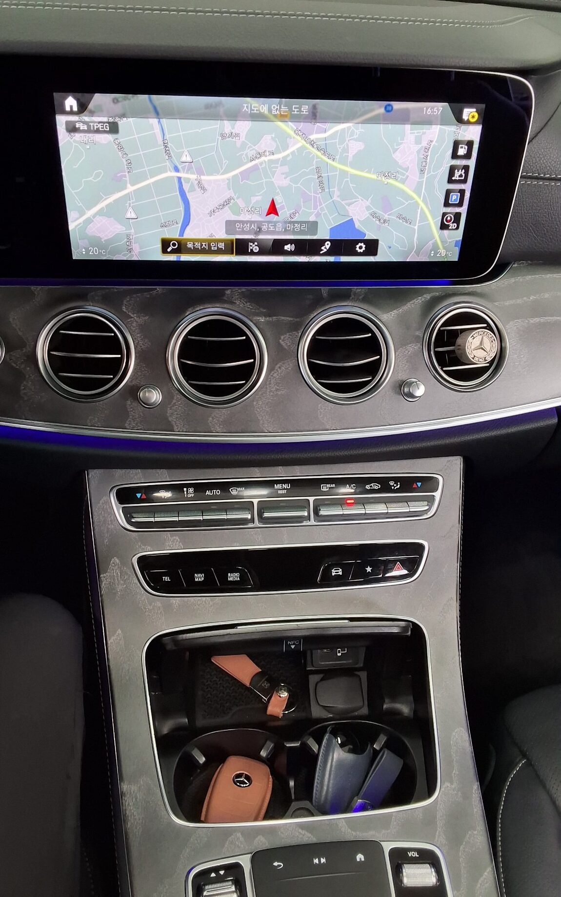 MERCEDES-BENZ E-CLASS (5TH GEN) E350 4MATIC AMG LINE 2022 - zdjęcie 18