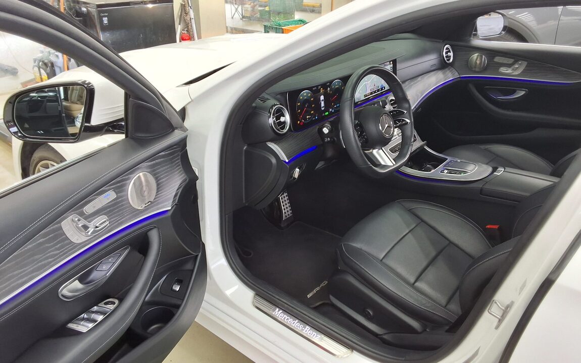 MERCEDES-BENZ E-CLASS (5TH GEN) E350 4MATIC AMG LINE 2022 - zdjęcie 10
