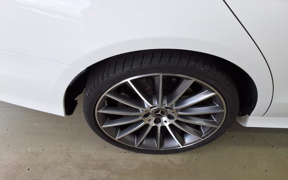 MERCEDES-BENZ E-CLASS (5TH GEN) E350 4MATIC AMG LINE 2022 - zdjęcie 27