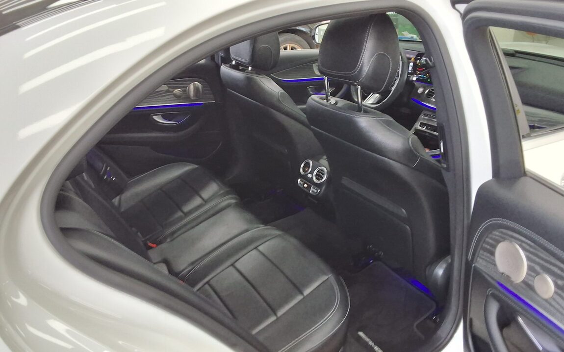 MERCEDES-BENZ E-CLASS (5TH GEN) E350 4MATIC AMG LINE 2022 - zdjęcie 13