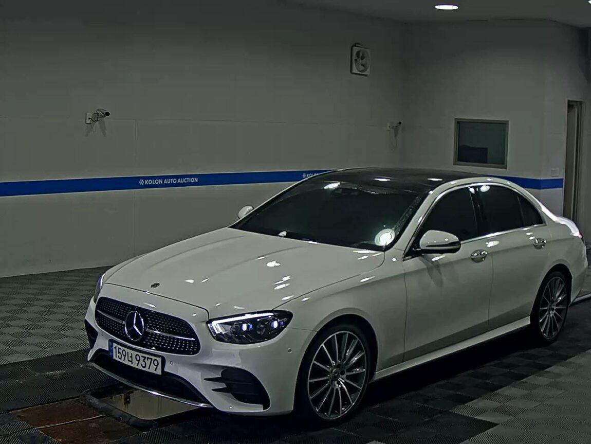 MERCEDES-BENZ E-CLASS (5TH GEN) E350 4MATIC AMG LINE 2022 - zdjęcie 2