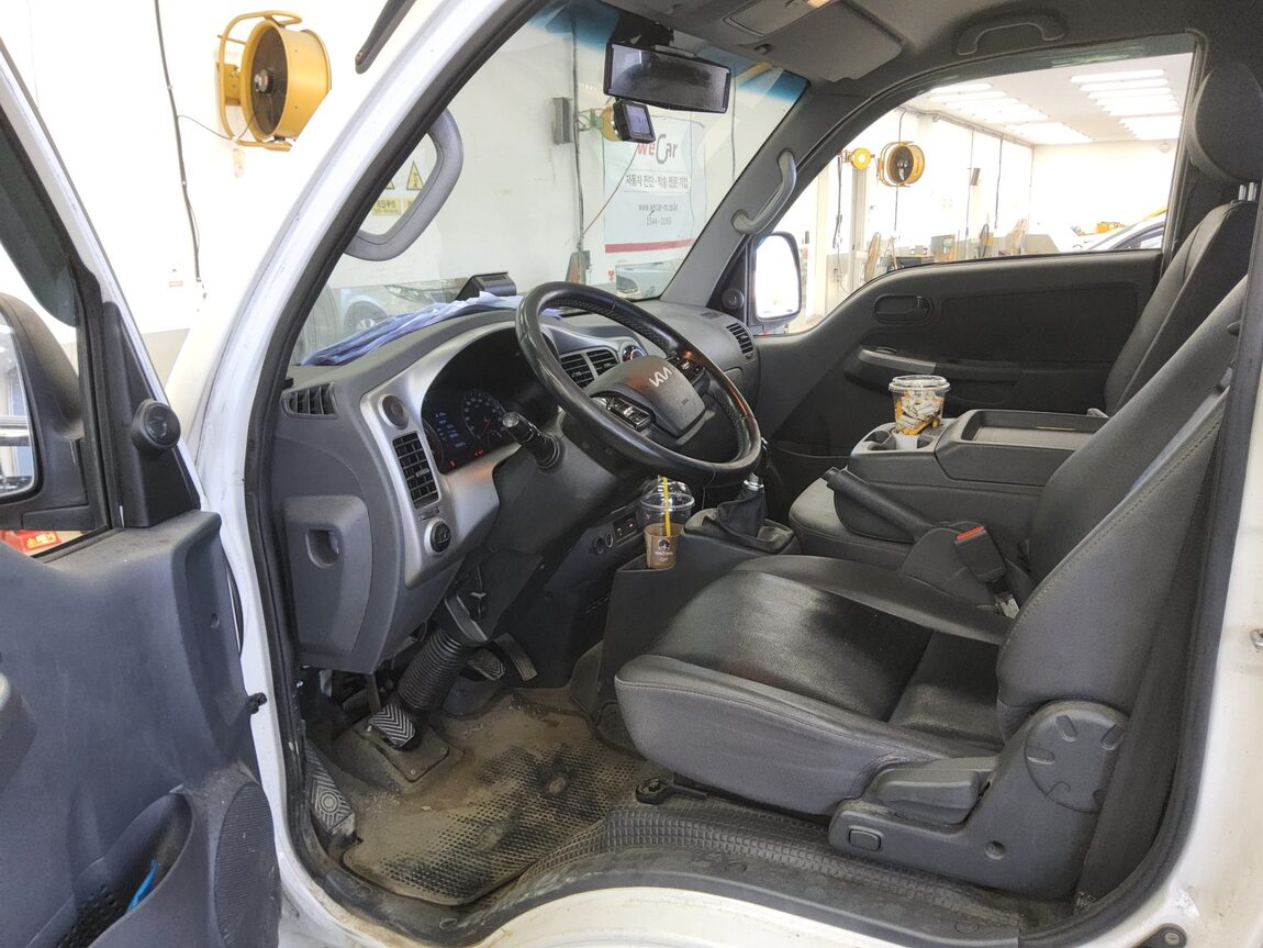 KIA THE NEW BONGO III CARGO 1.2 TON STANDARD CAB EXTRA LONG WHEELBASE GL 2022 - zdjęcie 10
