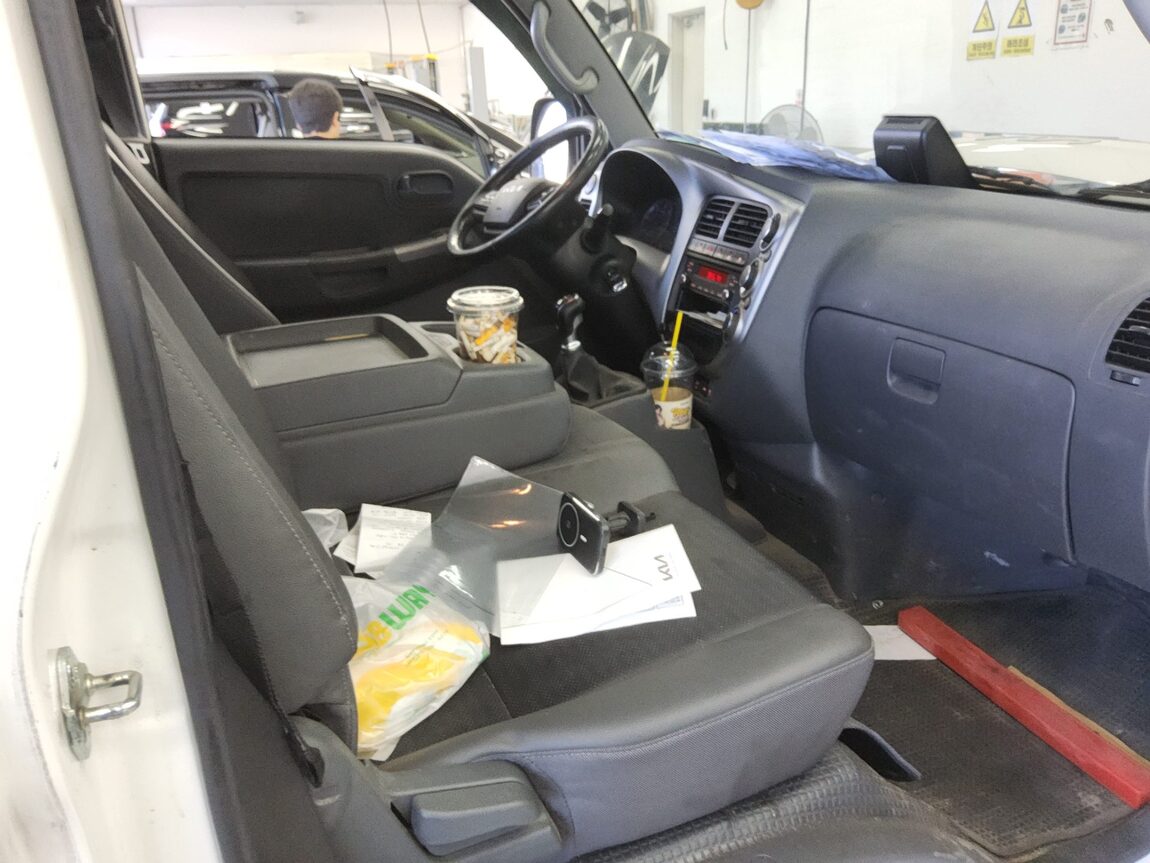 KIA THE NEW BONGO III CARGO 1.2 TON STANDARD CAB EXTRA LONG WHEELBASE GL 2022 - zdjęcie 11