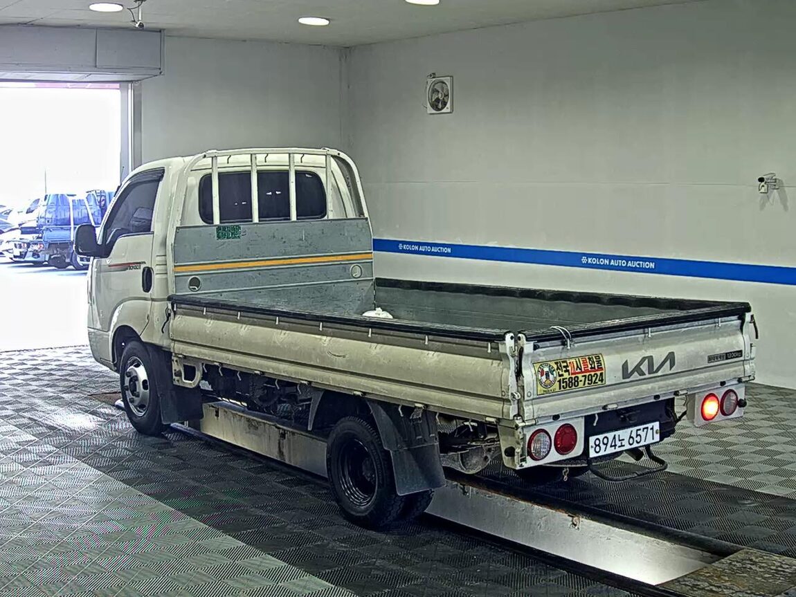 KIA THE NEW BONGO III CARGO 1.2 TON STANDARD CAB EXTRA LONG WHEELBASE GL 2022 - zdjęcie 6
