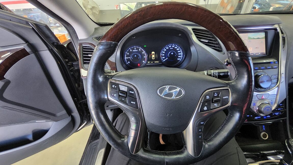HYUNDAI GRANDEUR HG HG 300 NOBLE 2011 - zdjęcie 17
