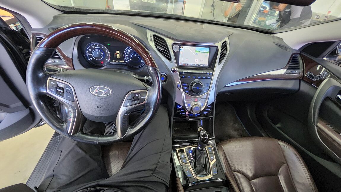 HYUNDAI GRANDEUR HG HG 300 NOBLE 2011 - zdjęcie 11