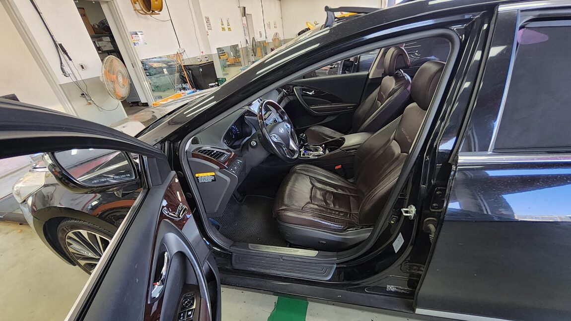 HYUNDAI GRANDEUR HG HG 300 NOBLE 2011 - zdjęcie 10