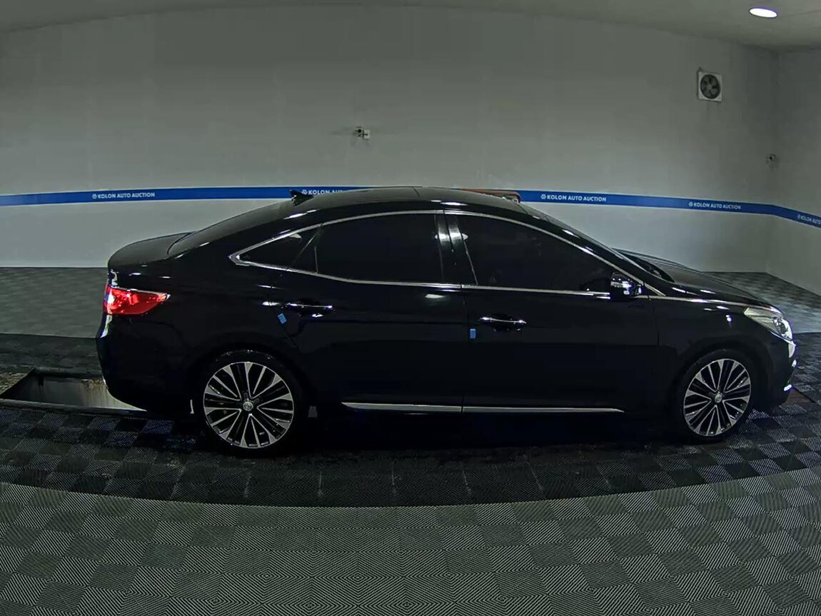 HYUNDAI GRANDEUR HG HG 300 NOBLE 2011 - zdjęcie 4