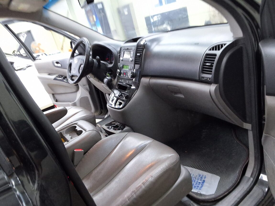 KIA CARNIVAL R LIMOUSINE DIESEL 9-SEATER GLX LUXURY MODEL 2014 - zdjęcie 15