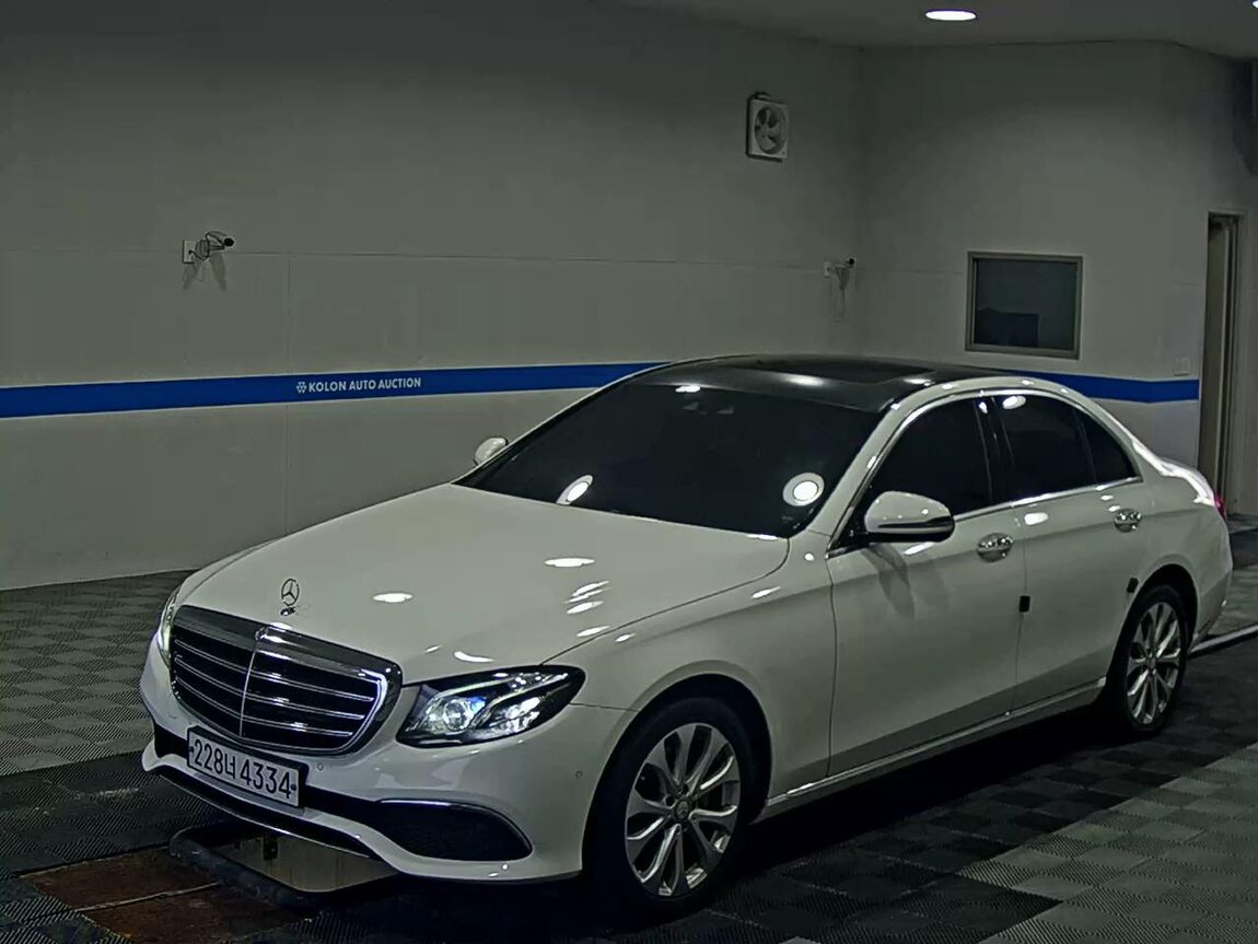 MERCEDES-BENZ E-CLASS (5TH GEN) E220d EXCLUSIVE 2017 - zdjęcie 2