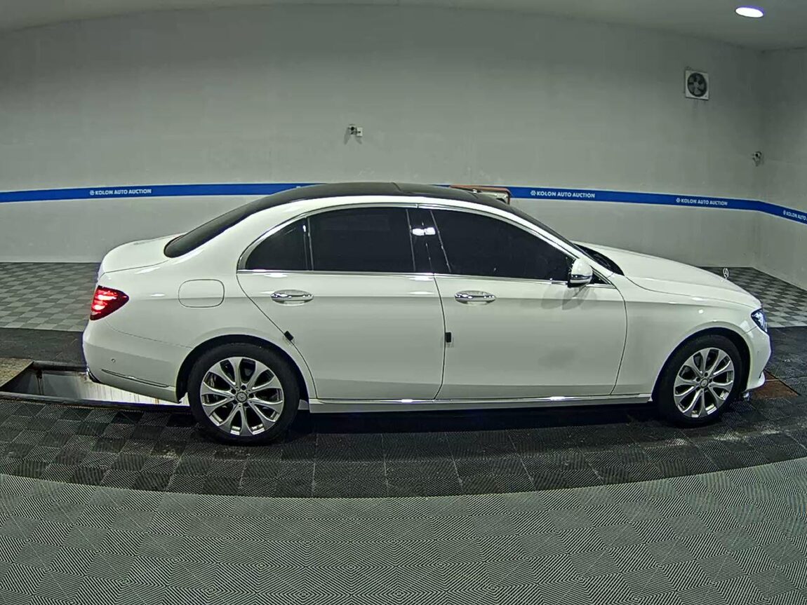 MERCEDES-BENZ E-CLASS (5TH GEN) E220d EXCLUSIVE 2017 - zdjęcie 4