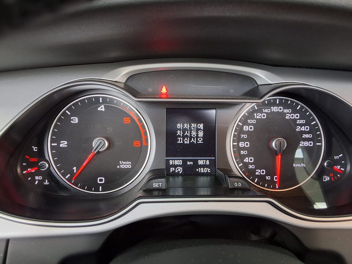 AUDI A4 (4TH GEN) 30 TDI 2015 - zdjęcie 9