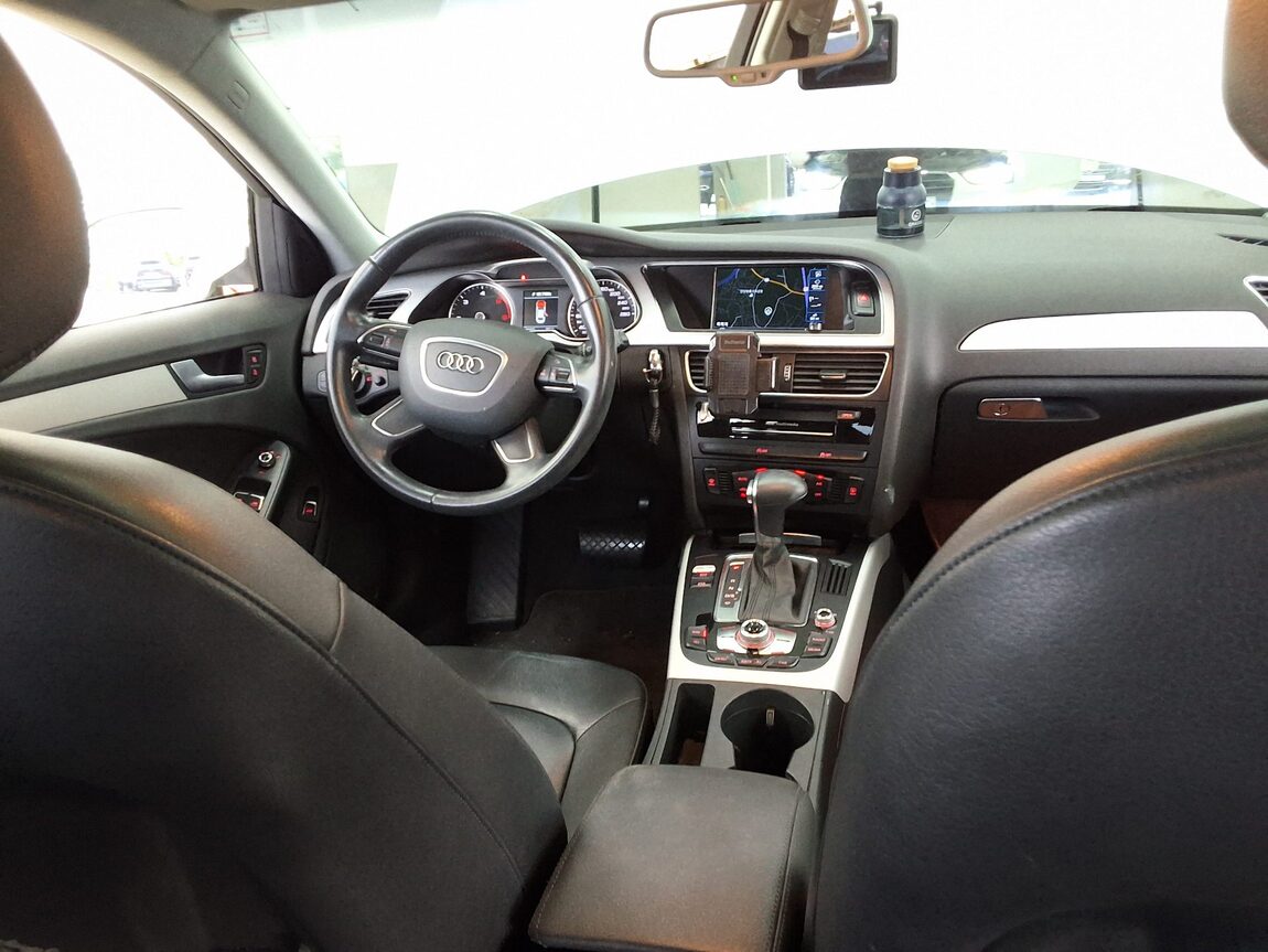 AUDI A4 (4TH GEN) 30 TDI 2015 - zdjęcie 11