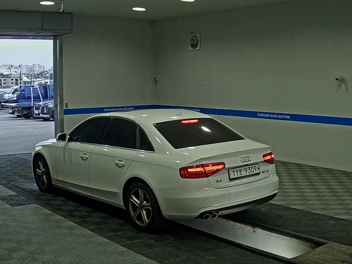 AUDI A4 (4TH GEN) 30 TDI 2015 - zdjęcie 6