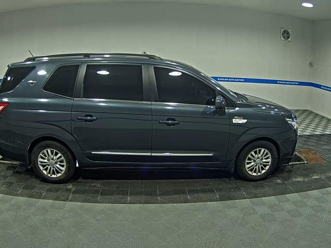 KG MOBILITY (SSANGYONG) NEW KORANDO TURISMO 2.2 11-SEATER 4WD TX 2019 - zdjęcie 4