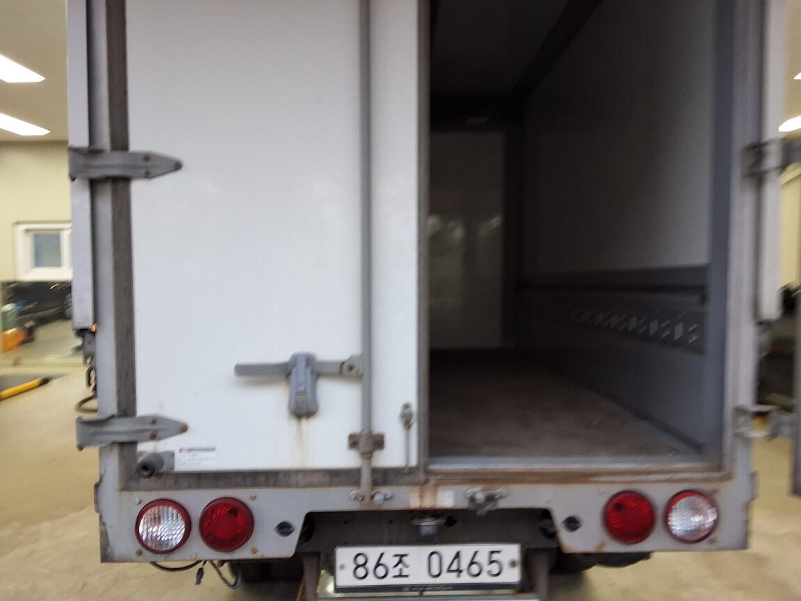 KIA THE NEW BONGO III CARGO WING BODY 1.2 TON ELECTRIC 2020 - zdjęcie 13