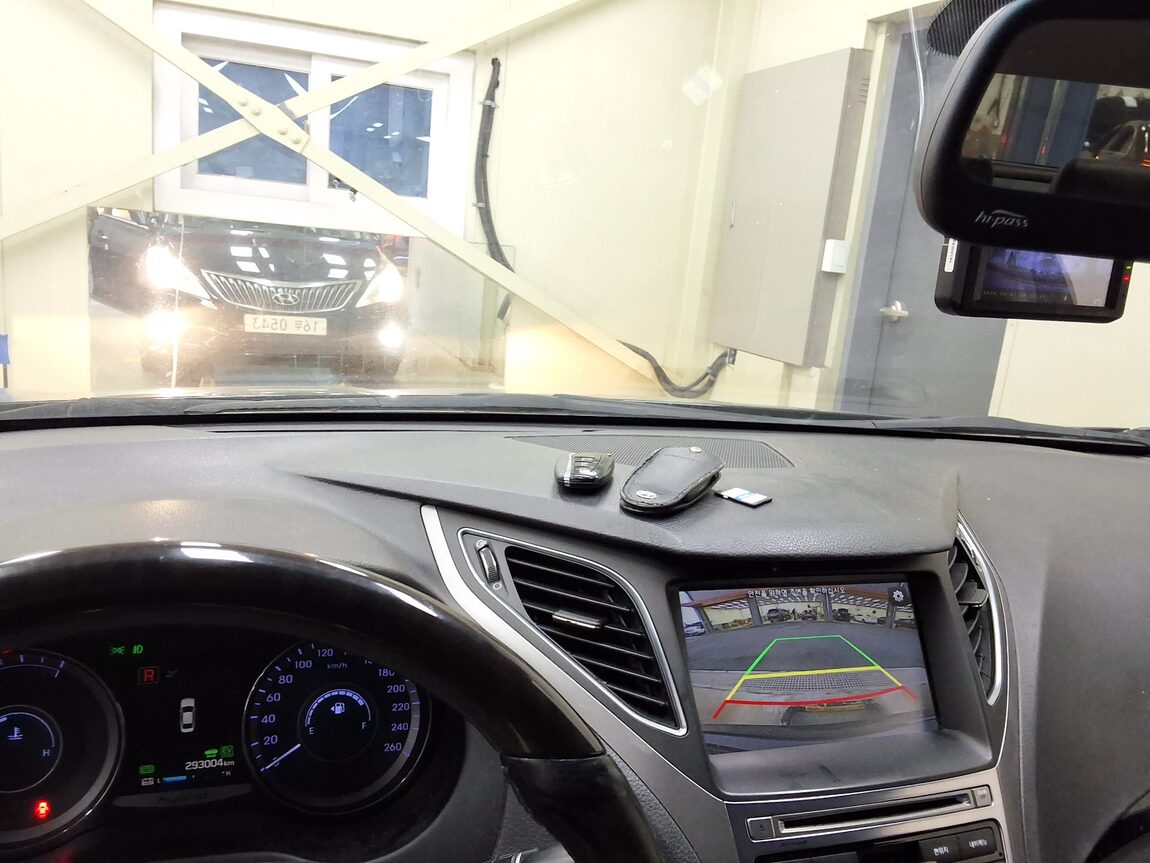 HYUNDAI GRANDEUR HG HYBRID 2.4 HEV PREMIUM 2016 - zdjęcie 25