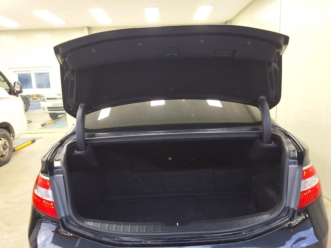 HYUNDAI GRANDEUR HG HYBRID 2.4 HEV PREMIUM 2016 - zdjęcie 16