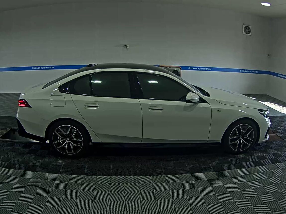 BMW 5 SERIES (8TH GEN) 520i M SPORT PACK 2024 - zdjęcie 4