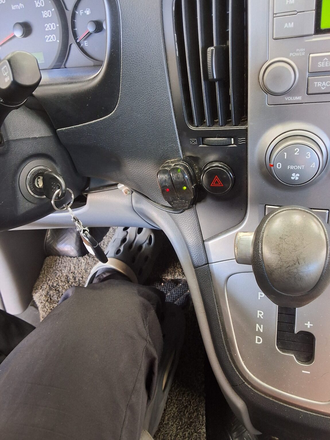HYUNDAI GRAND STAREX CHILD SAFETY VEHICLE 12-SEATER 2013 - zdjęcie 17