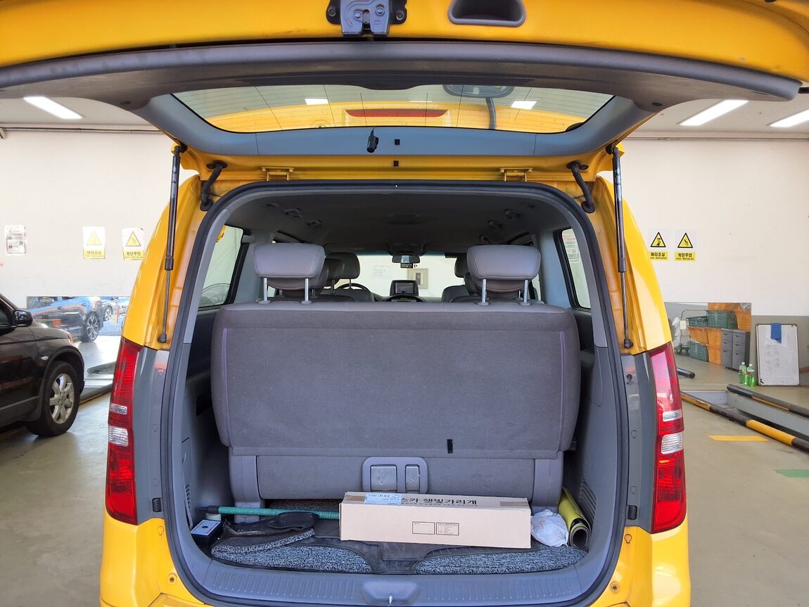 HYUNDAI GRAND STAREX CHILD SAFETY VEHICLE 12-SEATER 2013 - zdjęcie 15