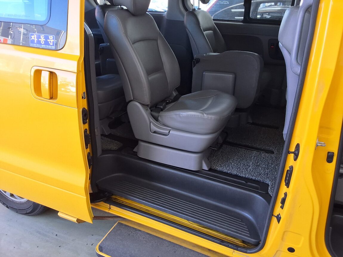 HYUNDAI GRAND STAREX CHILD SAFETY VEHICLE 12-SEATER 2013 - zdjęcie 13