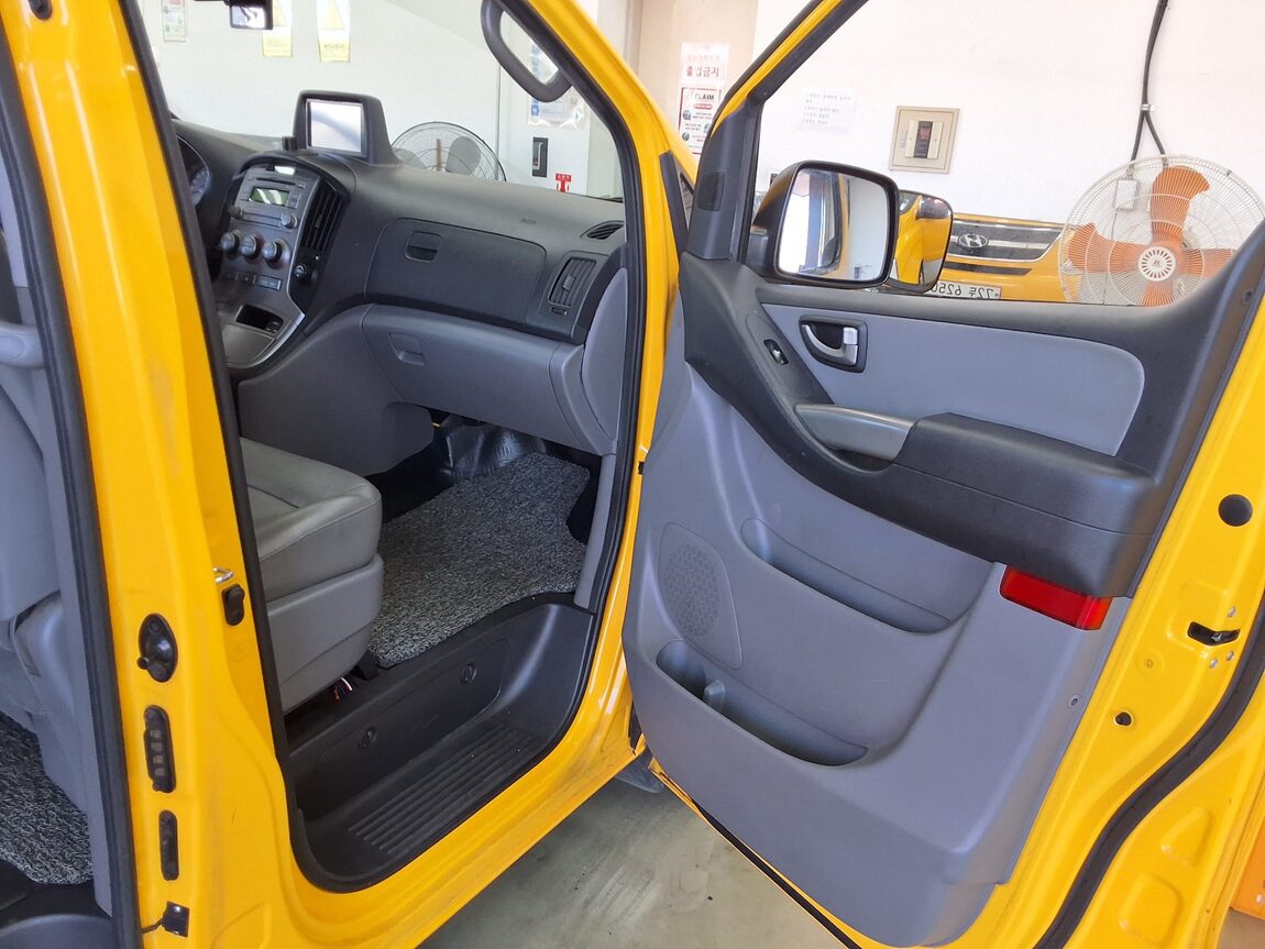 HYUNDAI GRAND STAREX CHILD SAFETY VEHICLE 12-SEATER 2013 - zdjęcie 14