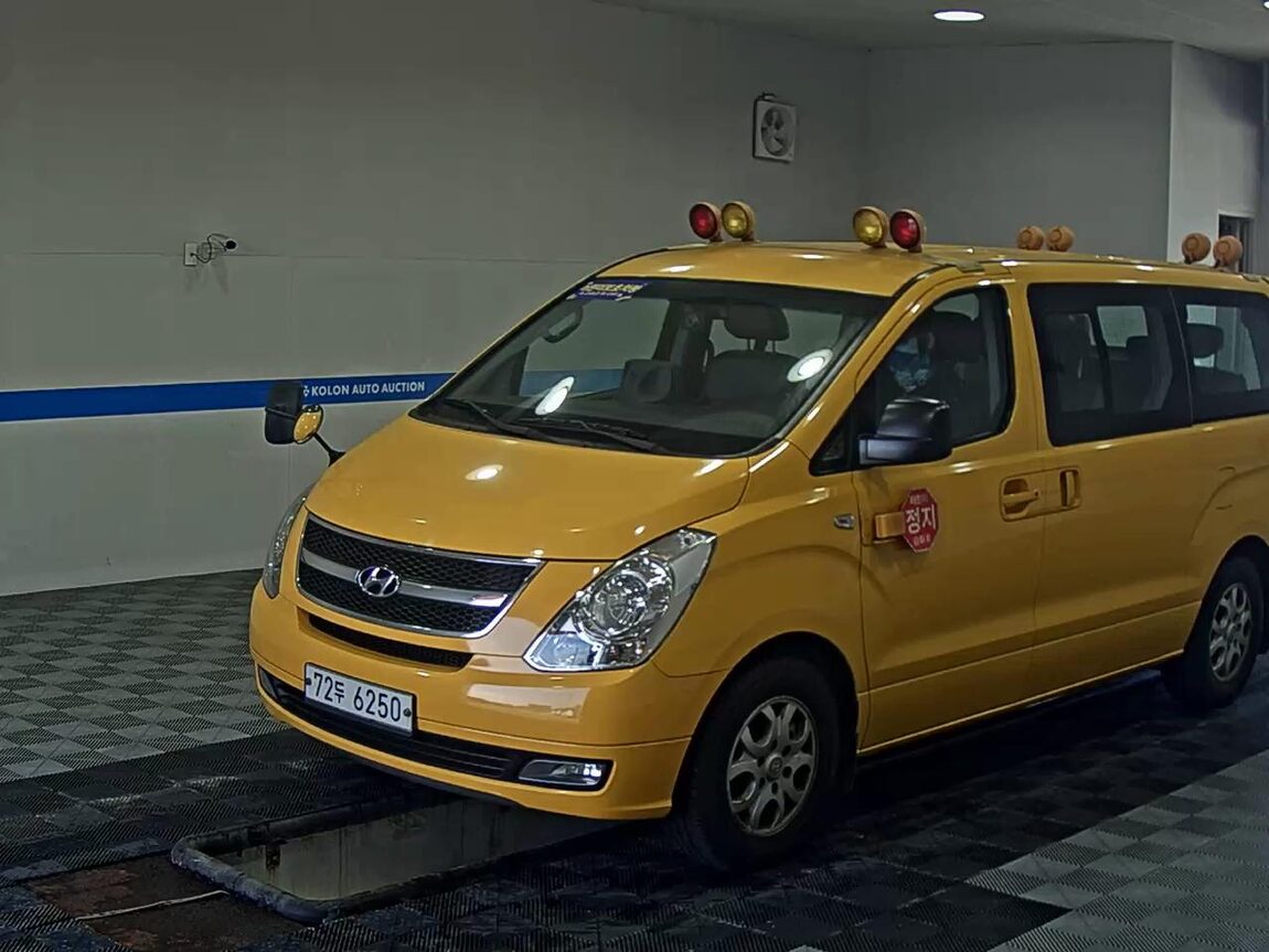 HYUNDAI GRAND STAREX CHILD SAFETY VEHICLE 12-SEATER 2013 - zdjęcie 2