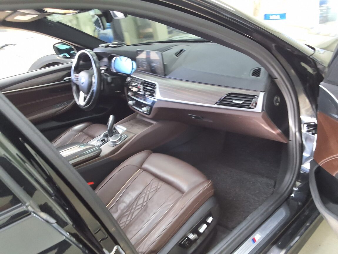 BMW 5 SERIES (7TH GEN) 520d M SPORT PACK PLUS 2017 - zdjęcie 15