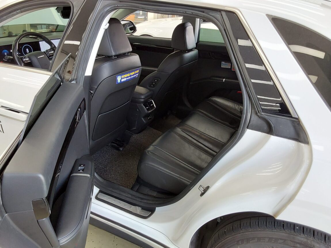 HYUNDAI THE ALL NEW GRANDEUR LPi 3.5 COMMERCIAL PREMIUM MODEL 2023 - zdjęcie 12