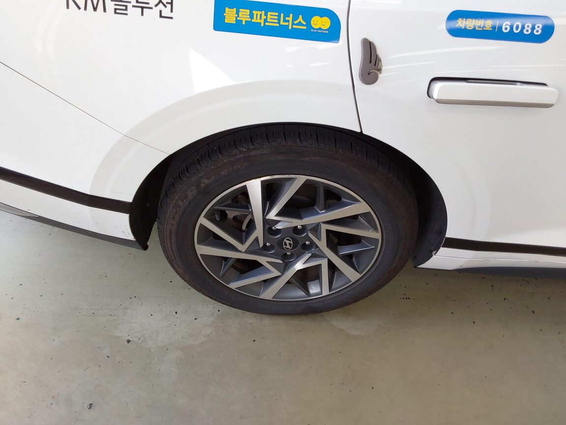 HYUNDAI THE ALL NEW GRANDEUR LPi 3.5 COMMERCIAL PREMIUM MODEL 2023 - zdjęcie 23