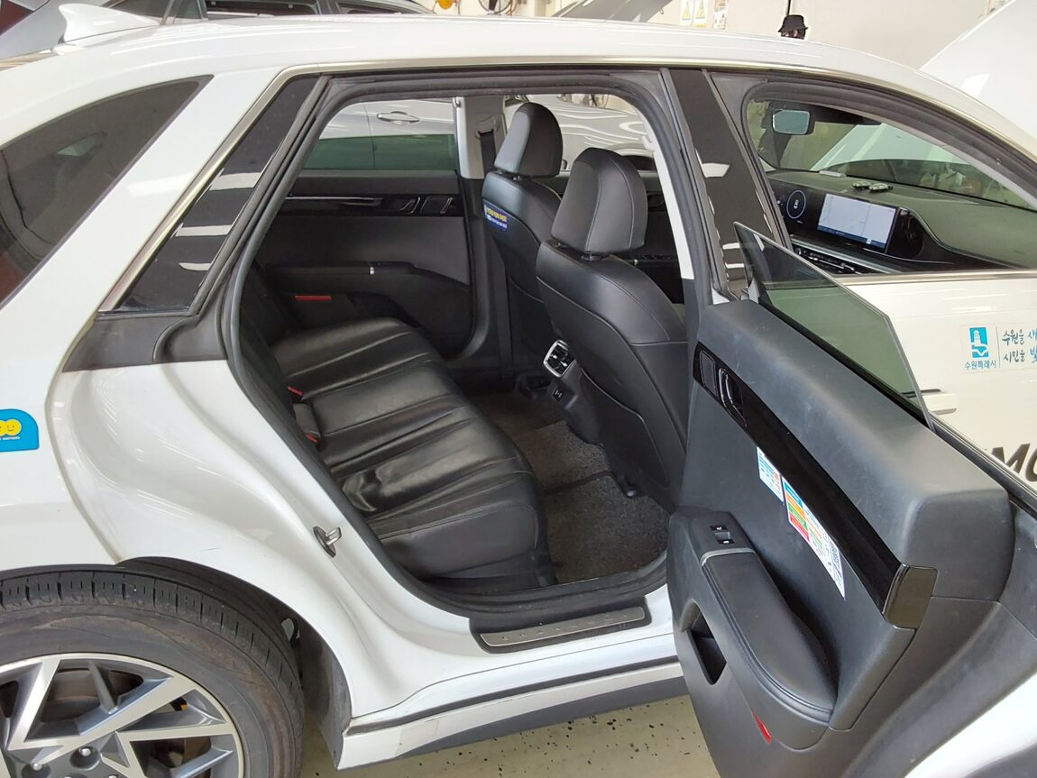 HYUNDAI THE ALL NEW GRANDEUR LPi 3.5 COMMERCIAL PREMIUM MODEL 2023 - zdjęcie 13