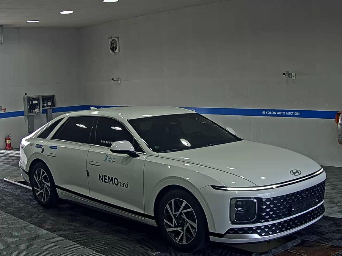 HYUNDAI THE ALL NEW GRANDEUR LPi 3.5 COMMERCIAL PREMIUM MODEL 2023 - zdjęcie 3