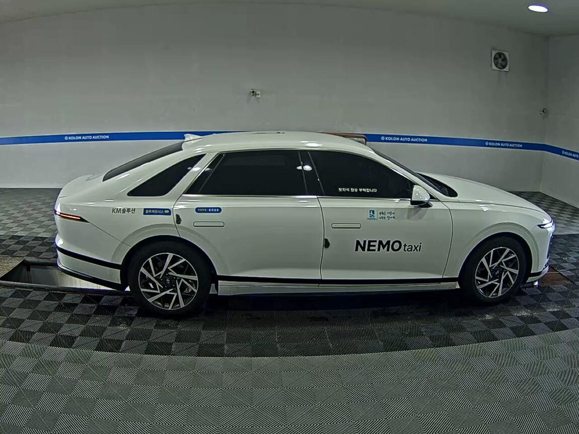 HYUNDAI THE ALL NEW GRANDEUR LPi 3.5 COMMERCIAL PREMIUM MODEL 2023 - zdjęcie 4