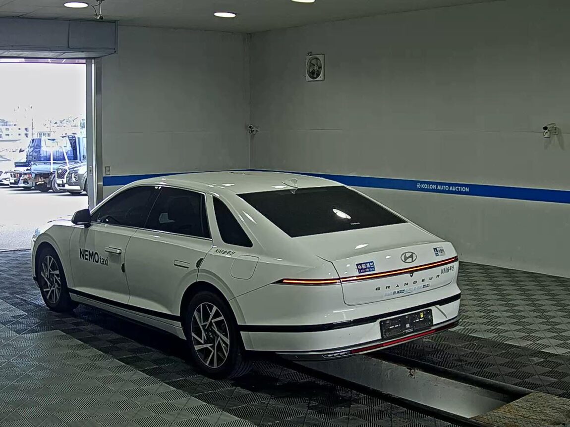 HYUNDAI THE ALL NEW GRANDEUR LPi 3.5 COMMERCIAL PREMIUM MODEL 2023 - zdjęcie 6