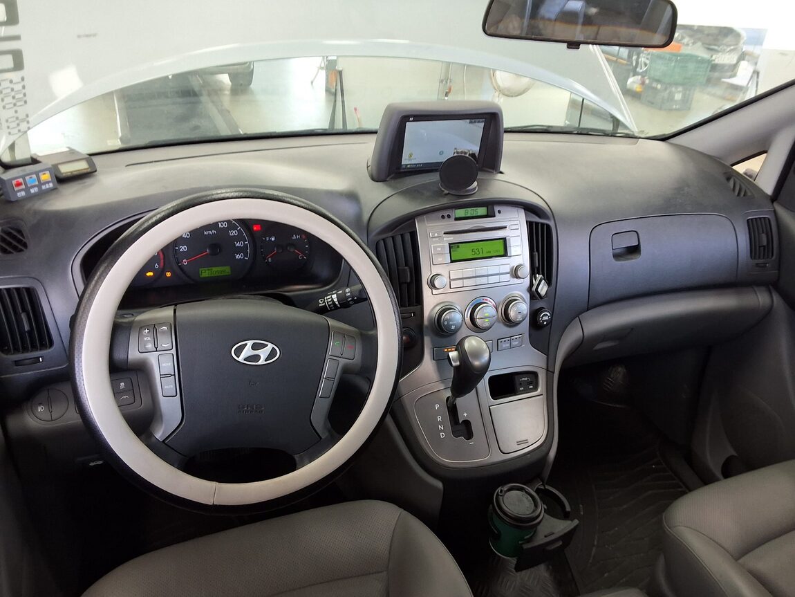 HYUNDAI GRAND STAREX 11-SEATER DIESEL CVX LUXURY 2016 - zdjęcie 11