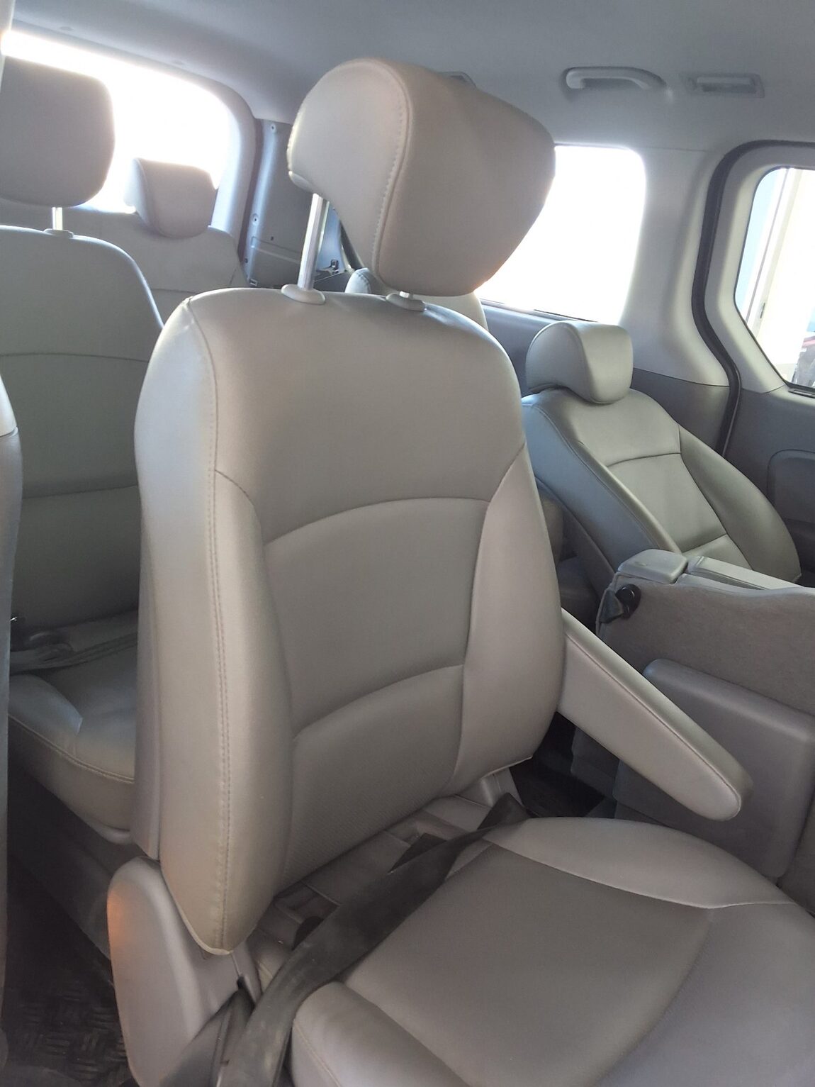 HYUNDAI GRAND STAREX 11-SEATER DIESEL CVX LUXURY 2016 - zdjęcie 13