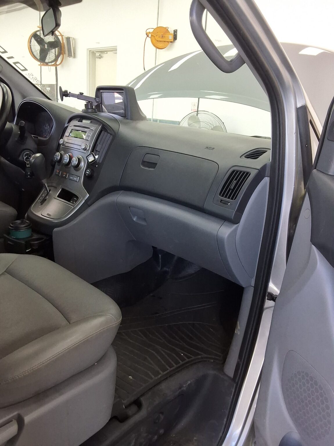 HYUNDAI GRAND STAREX 11-SEATER DIESEL CVX LUXURY 2016 - zdjęcie 14